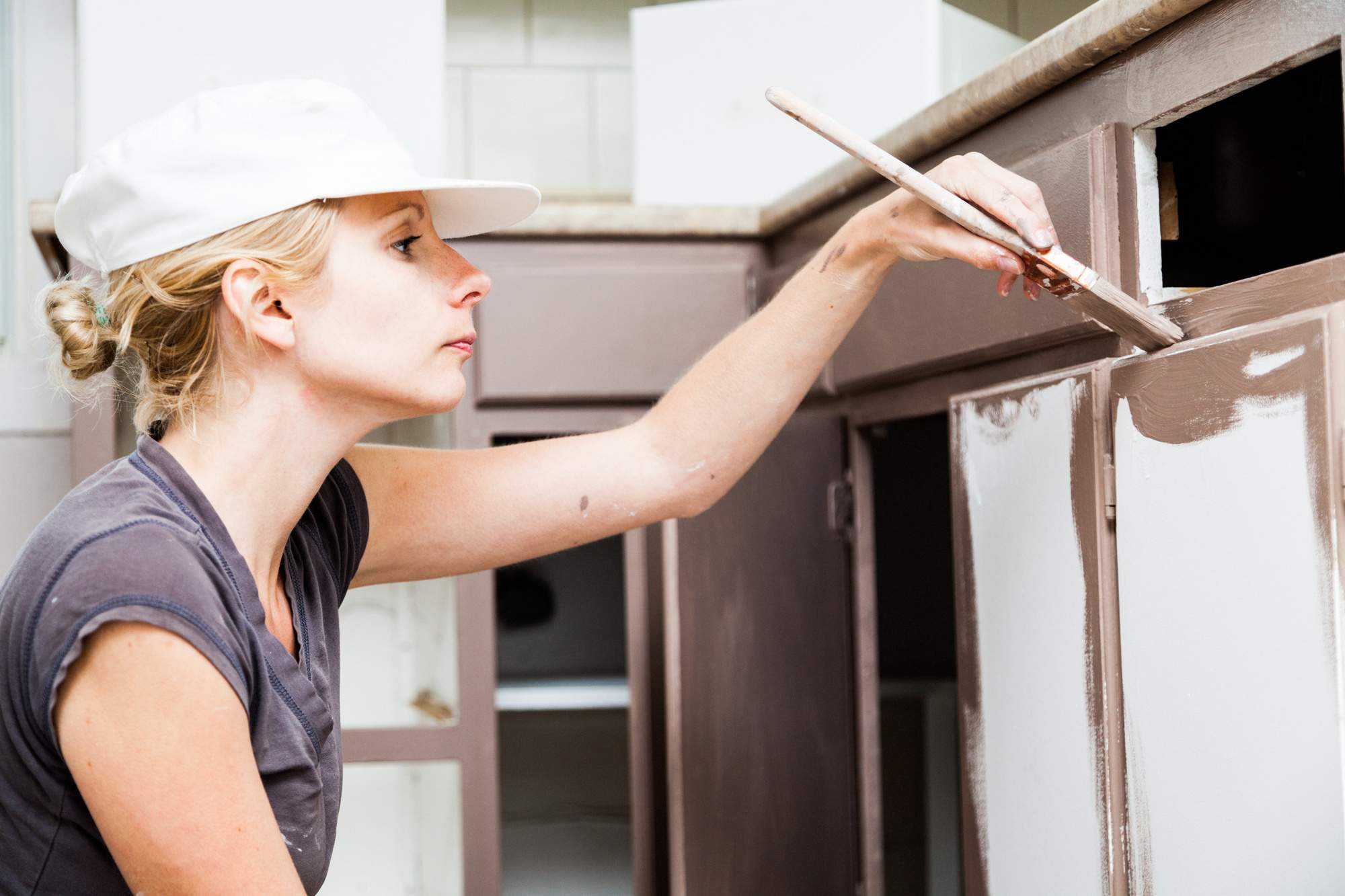 How To Clean Grease on Kitchen Cabinets Like a Pro