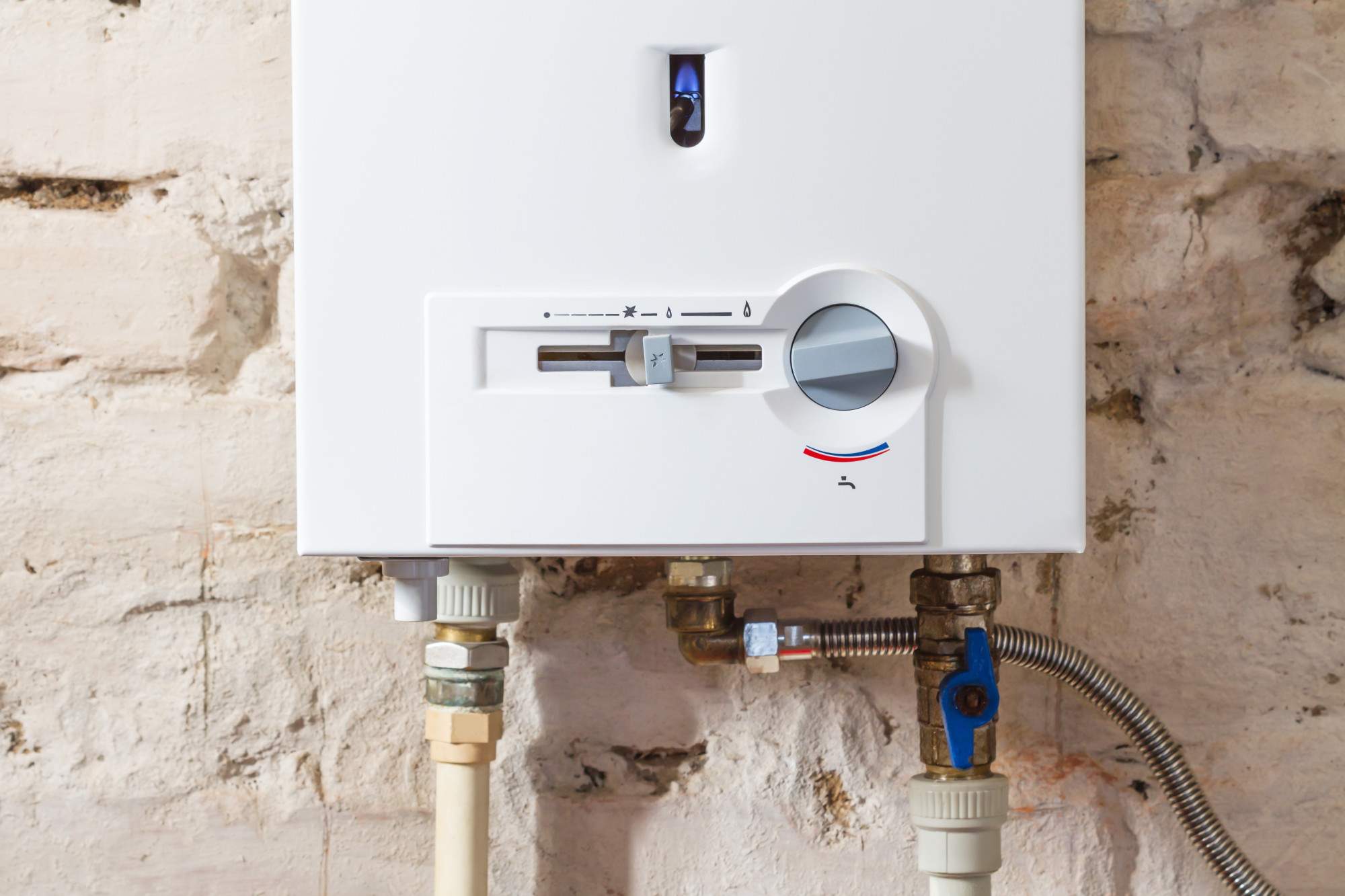 Gas Water Heater vs Electric: What Are the Differences?